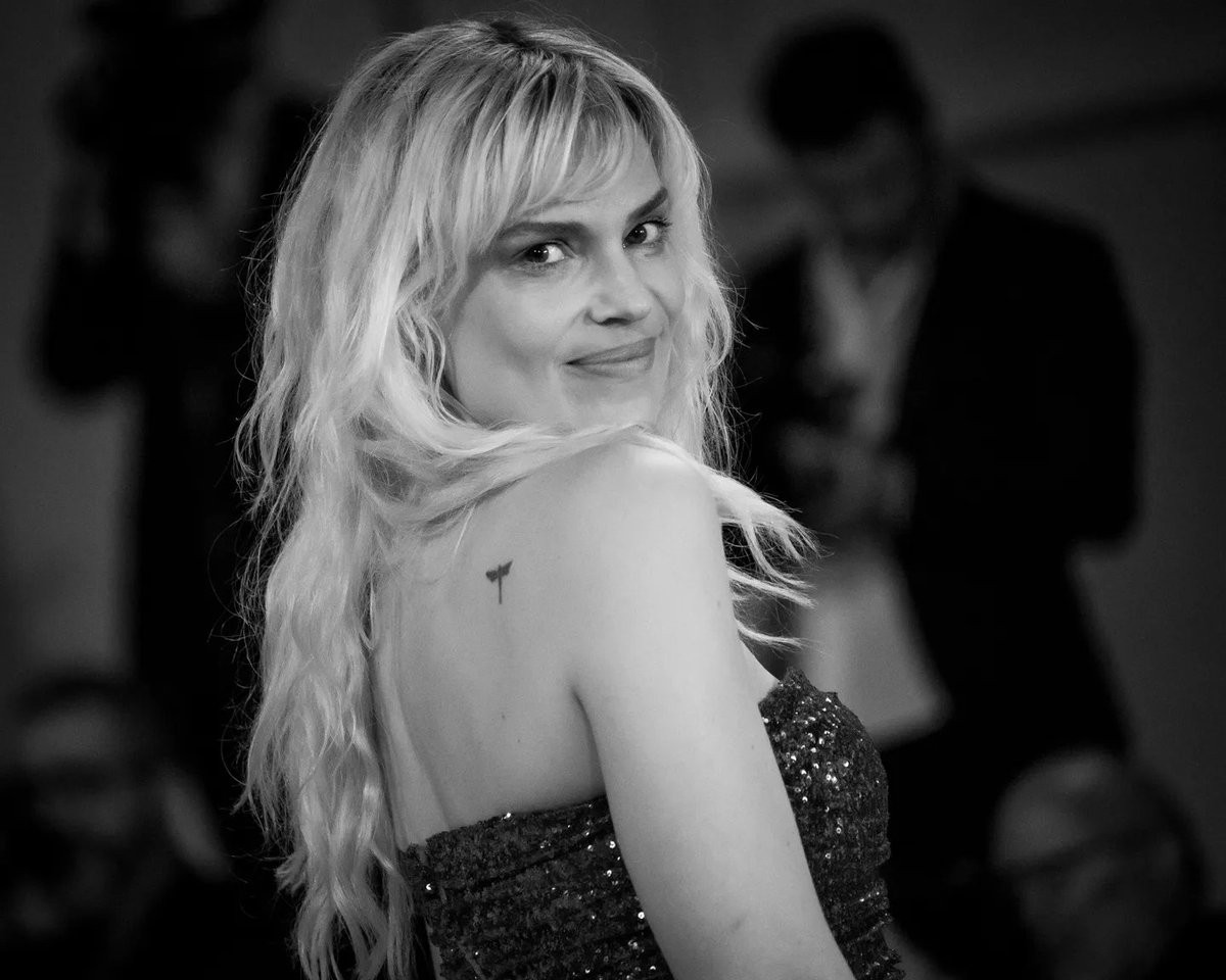 piermarcomenini's tweet photo. 𝙈𝙞𝙘𝙖𝙚𝙡𝙖 𝙍𝙖𝙢𝙖𝙯𝙯𝙤𝙩𝙩𝙞

📽 "Siccitá"
➖️
© Piermarco Menini 📸
79th Venice Film Festival
➖️ https://t.co/v5IXsJnJn9