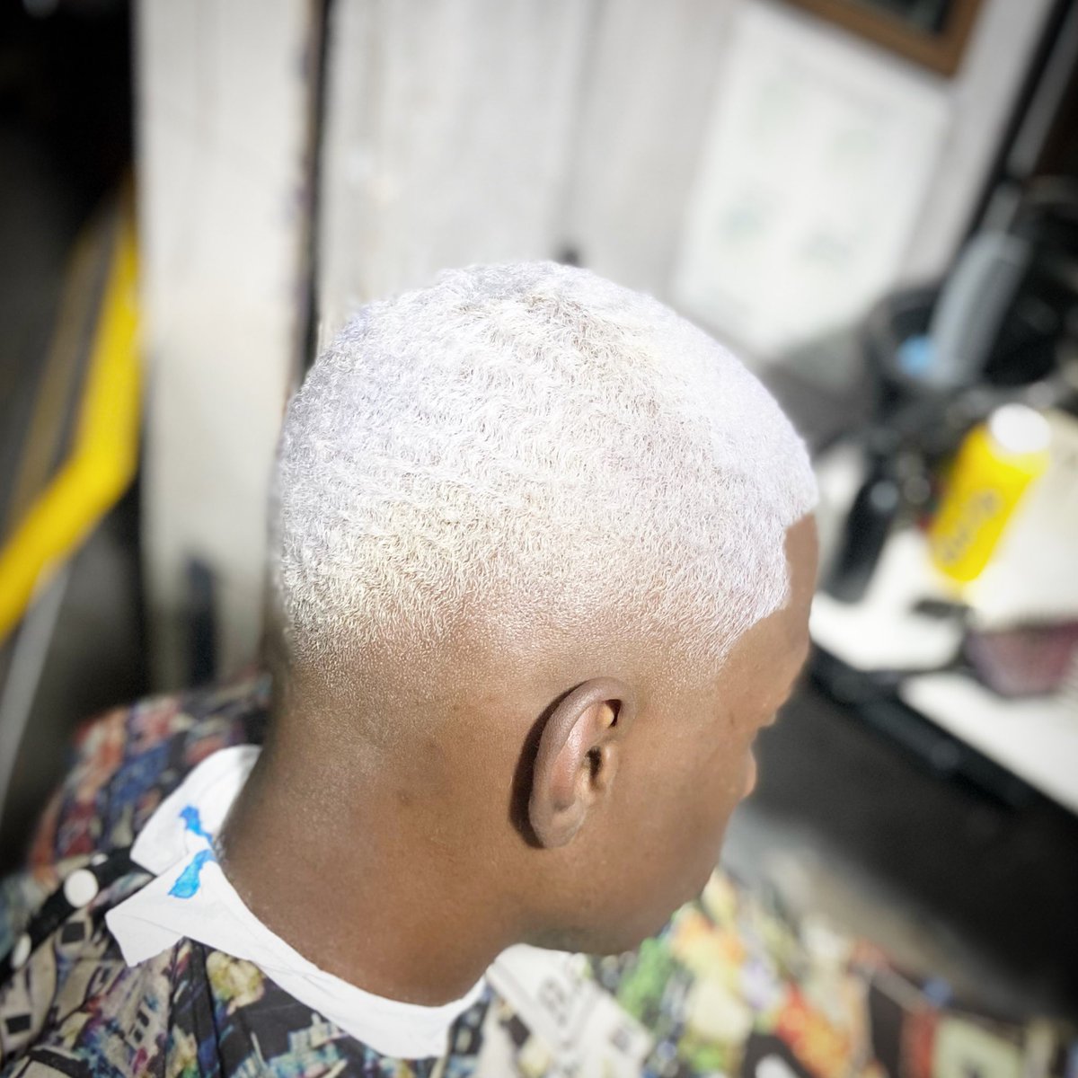 thdocorte22b's tweet photo. Aquela risca no dançarino da Romênia !📏✂️💈☑️🥋🐊🥶
@terradopeixe @bailedaromeniaa
#tzdacoroemmedelin #vilaaliança #bangu #bailedaromenia #nevou #reguamaxima https://t.co/G5zjgE5GPo