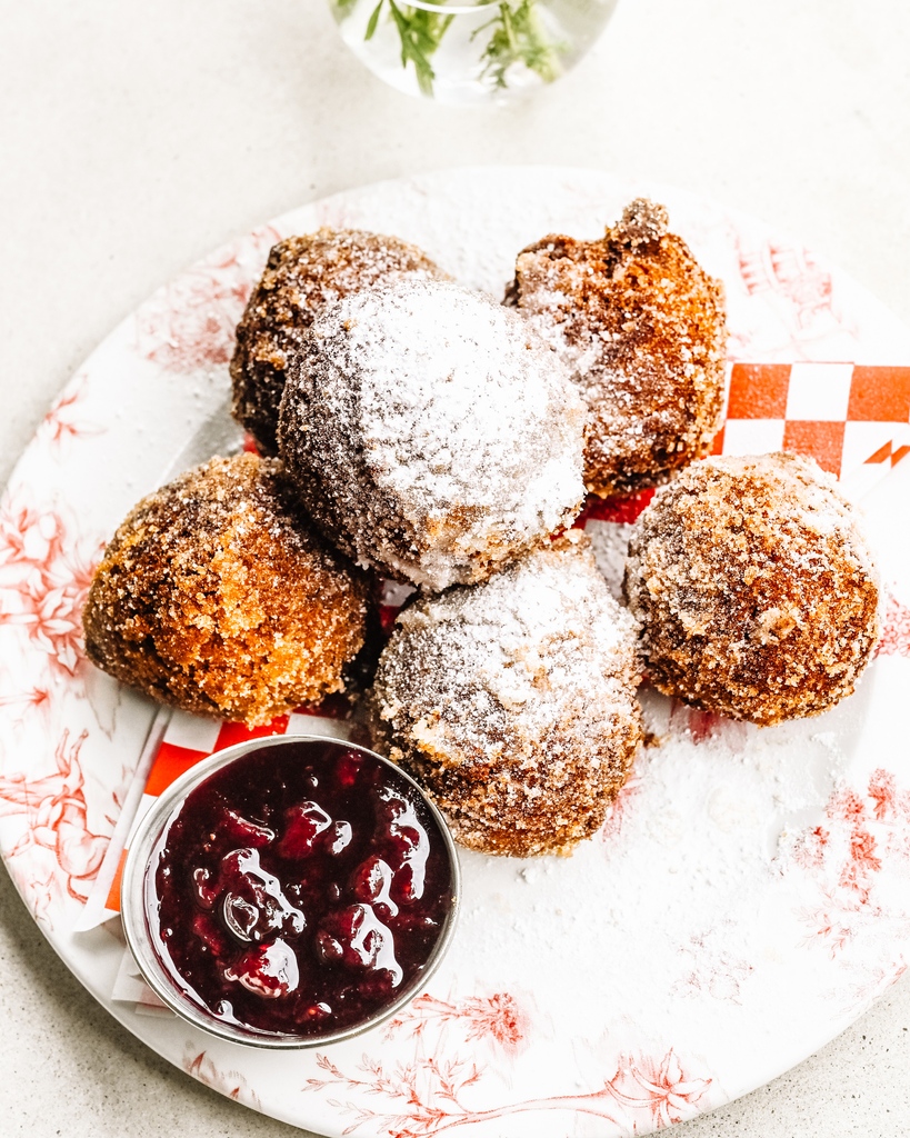Just mentioning these #glutenfree Beignets throughout the week elicits a sudden and intense sweet tooth amongst our team. 🤤They're THAT good. Lucky for us all, they're available for brunch today and tomorrow until 2pm. Get 'em while you can!