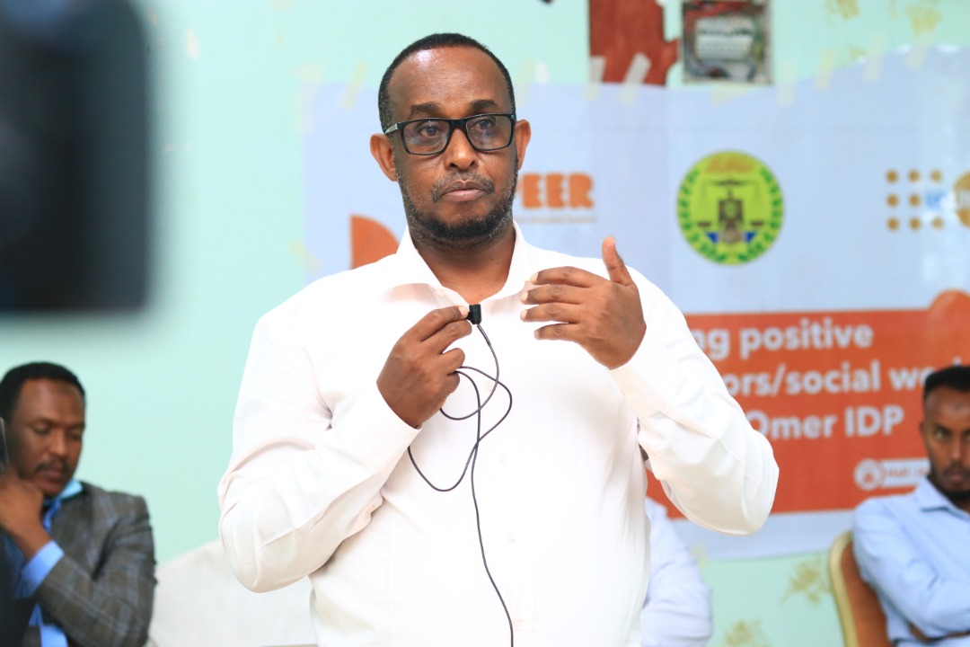 YPeer's tweet image. Positive parenting helps kids develop healthily and attain their full potential. Y-PEER, with UNFPA&apos;s support, trained parents to spend more time with their children, especially females, and guide them to finish secondary and higher education. #GirlsDevelopment