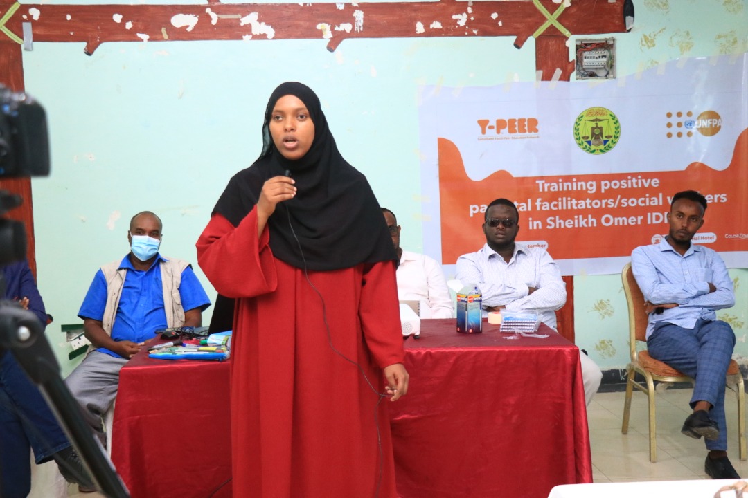 YPeer's tweet image. Positive parenting helps kids develop healthily and attain their full potential. Y-PEER, with UNFPA&apos;s support, trained parents to spend more time with their children, especially females, and guide them to finish secondary and higher education. #GirlsDevelopment