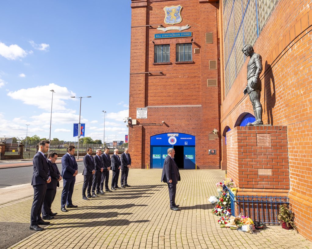 RangersFC's tweet photo. Today, Rangers Management and Directors laid a wreath to commemorate the life and service of HM Queen Elizabeth II. https://t.co/Phu6hn7qC3