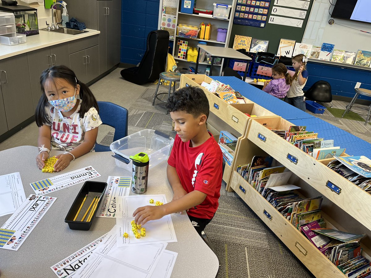 WesCucchDCE's tweet photo. Counting collections and explaining our thinking! #EverestPride https://t.co/5RG13gEGmP
