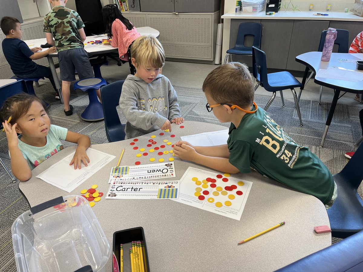 WesCucchDCE's tweet photo. Counting collections and explaining our thinking! #EverestPride https://t.co/5RG13gEGmP