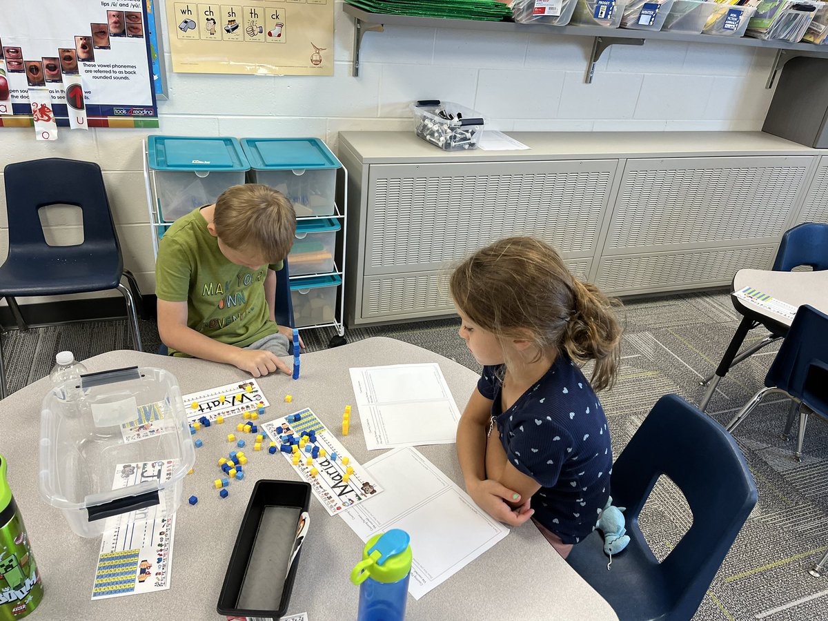 WesCucchDCE's tweet photo. Counting collections and explaining our thinking! #EverestPride https://t.co/5RG13gEGmP