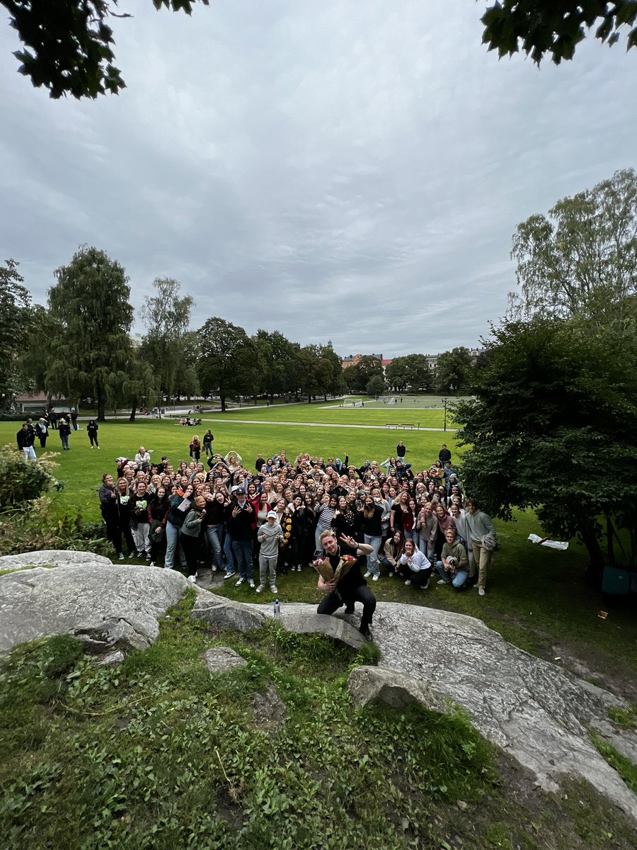 onlythepoetsuk's tweet photo. That was really fun. Thanks for coming out to see me play in a park you legends! Real nice vibe today lover playing for you all! Much love 🇸🇪❤️ https://t.co/OlbwgRk8SC