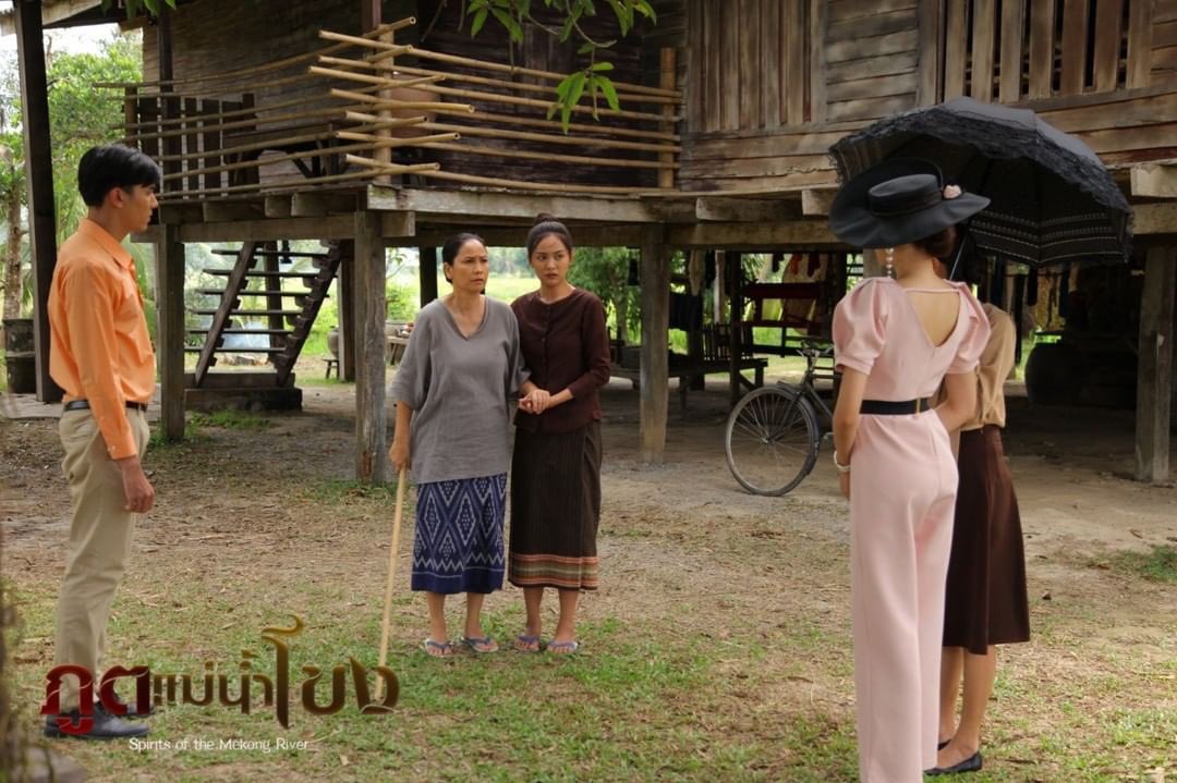champ_support's tweet photo. Posted @withregram • @ch3thailand 🎬 #ภูตแม่น้ำโขงep10
เจ้านางโคมคำ ปรากฏตัวช่วยชีวิต บัวผัน 

📍 บัวผัน รอดพ้นจากการถูกจับของ อาจารย์เสาร์ และพวกชาวบ้านเพราะ เจ้านางโคมคำ 
💥 #ภูตแม่น้ำโขง
วันศุกร์-เสาร์-อาทิตย์ เวลา 20.20 น.
#ดูทีวีกด33 #ดูมือถือกด3Plus

#Ch3Thailand https://t.co/nGUyi6y7nH
