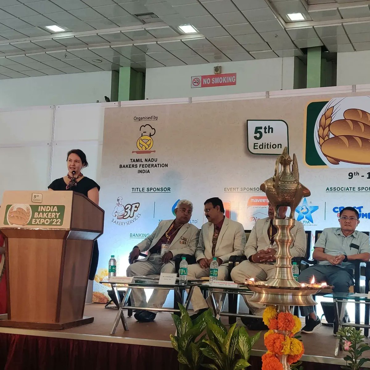 USDAIndia's tweet photo. #USDAIndia's Senior Agricultural Attaché Rhiannon Elms participated in the India Bakery Expo. 2022 show in #Chennai, Tamil Nadu. Ms. Elms inaugurated the expo followed by the U.S. Highbush Blueberry council booth at the show. #IndiaBakeryExpo2022 #USDATrade #TasteofAmerica #USHBC https://t.co/fF2riZDBzx