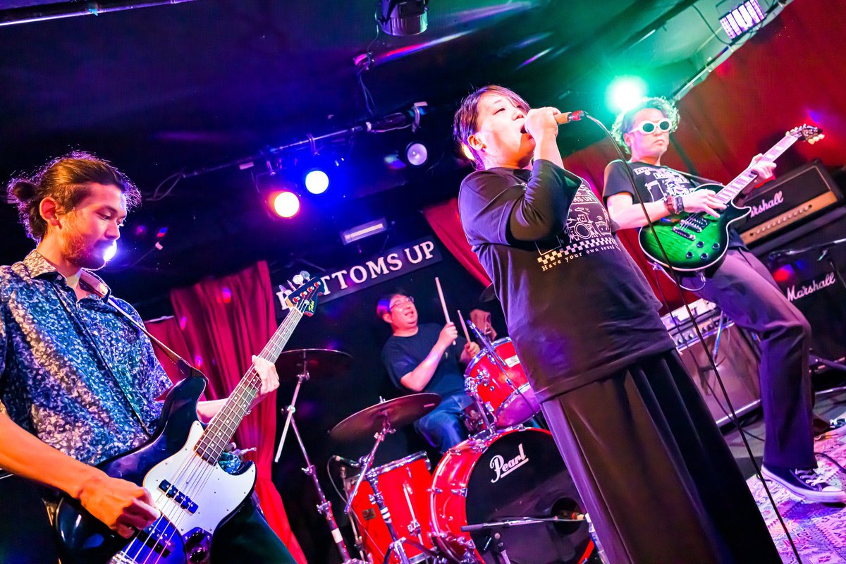 acky550413's tweet image. 明日はダブルエレメントのライブでギターを弾きまくります！
是非遊びに来て下さいね！