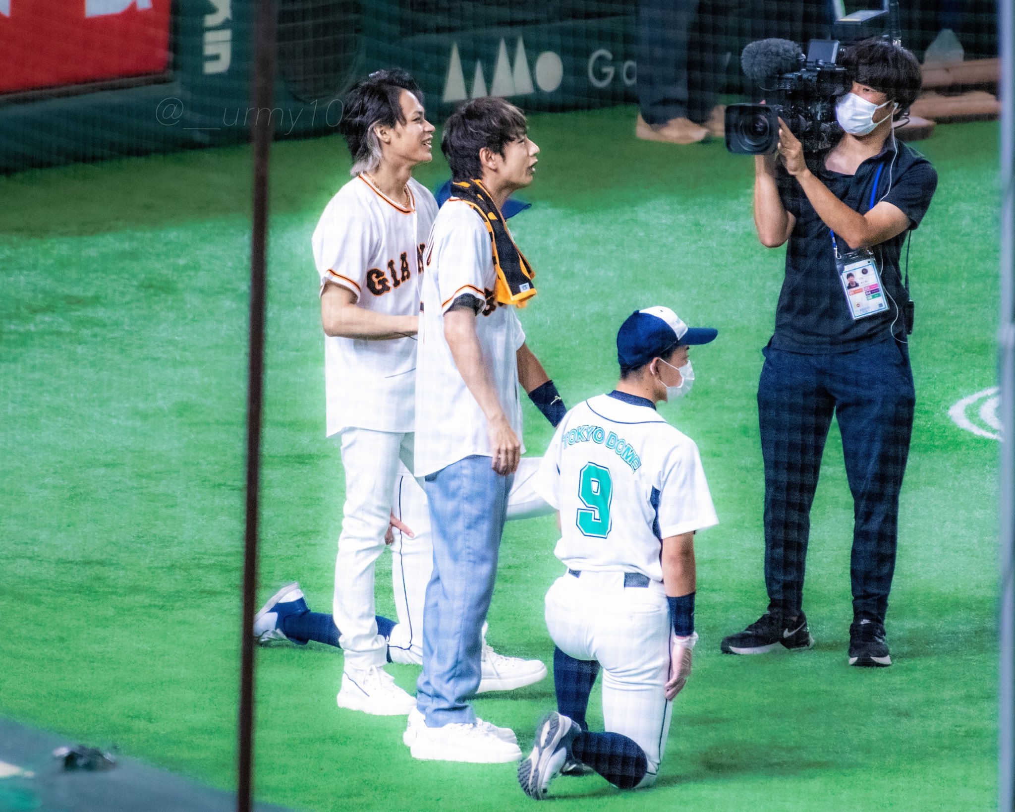 FcS9jsTaQAAlld9?format=jpg&name=large