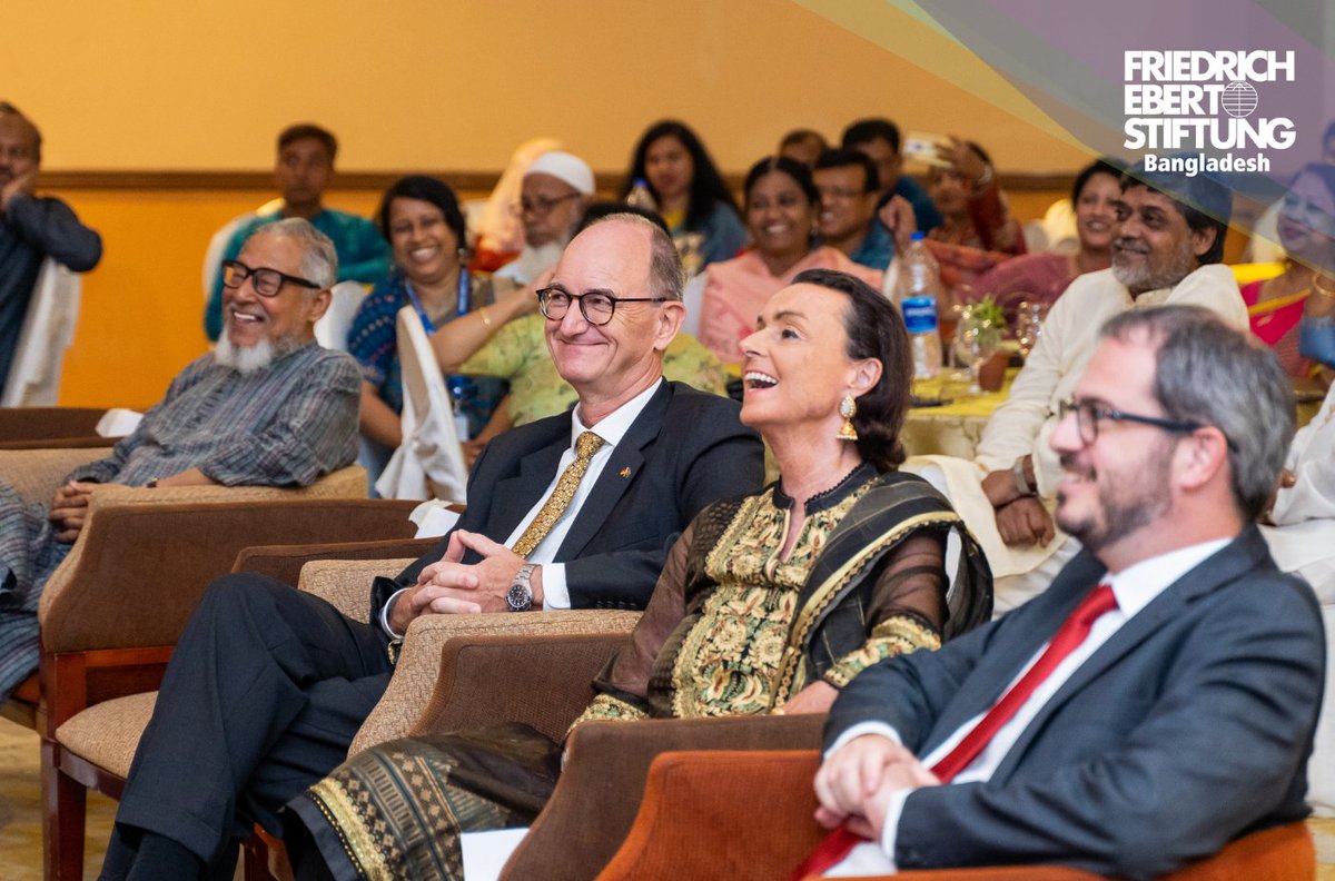 FESinAsia's tweet photo. Congratulations to the latest graduates of the #AcademyOfWork!π Yesterday, 32 fellows received their certificates after successfully completing the pioneering flagship programme for emerging trade union leaders by #FESBangladesh & #BILS. Thank you to everyone involved!π https://t.co/4dIuQG0hB7