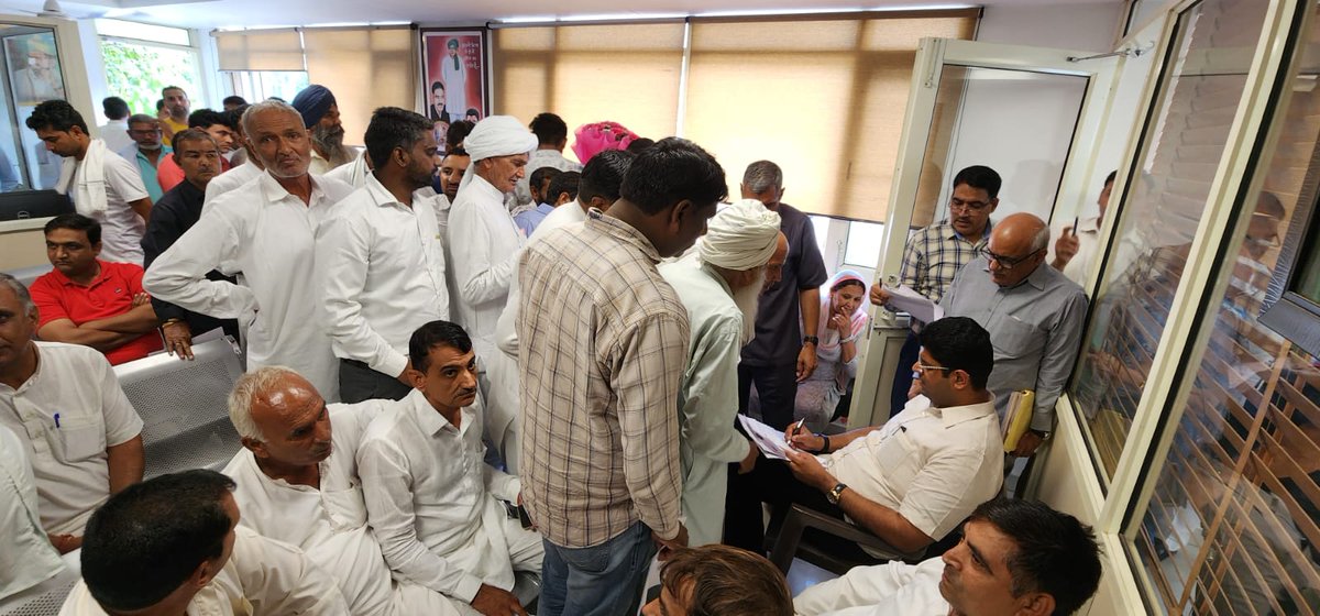 Dchautala's tweet photo. आपकी समस्या, सुझाव, शिकायत सुनने और सहायता के लिए हमेशा प्रयासरत ..
आज चंडीगढ़ आवास पर https://t.co/XKTJDheU5z