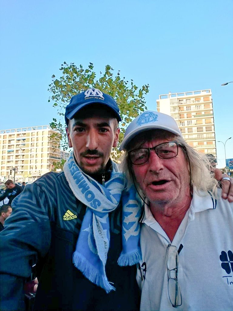 Hedynho83's tweet photo. ...Souvenir de 5 ans...
Première rencontre avec @renemalleville, un vrai régale de partager un moment avec toi autour d'un verre et de la même passion...😪💙🤍🕊️ 
🔵⚪Forza OM 🔵⚪
#OMLOSC https://t.co/9GXPY3U6M9