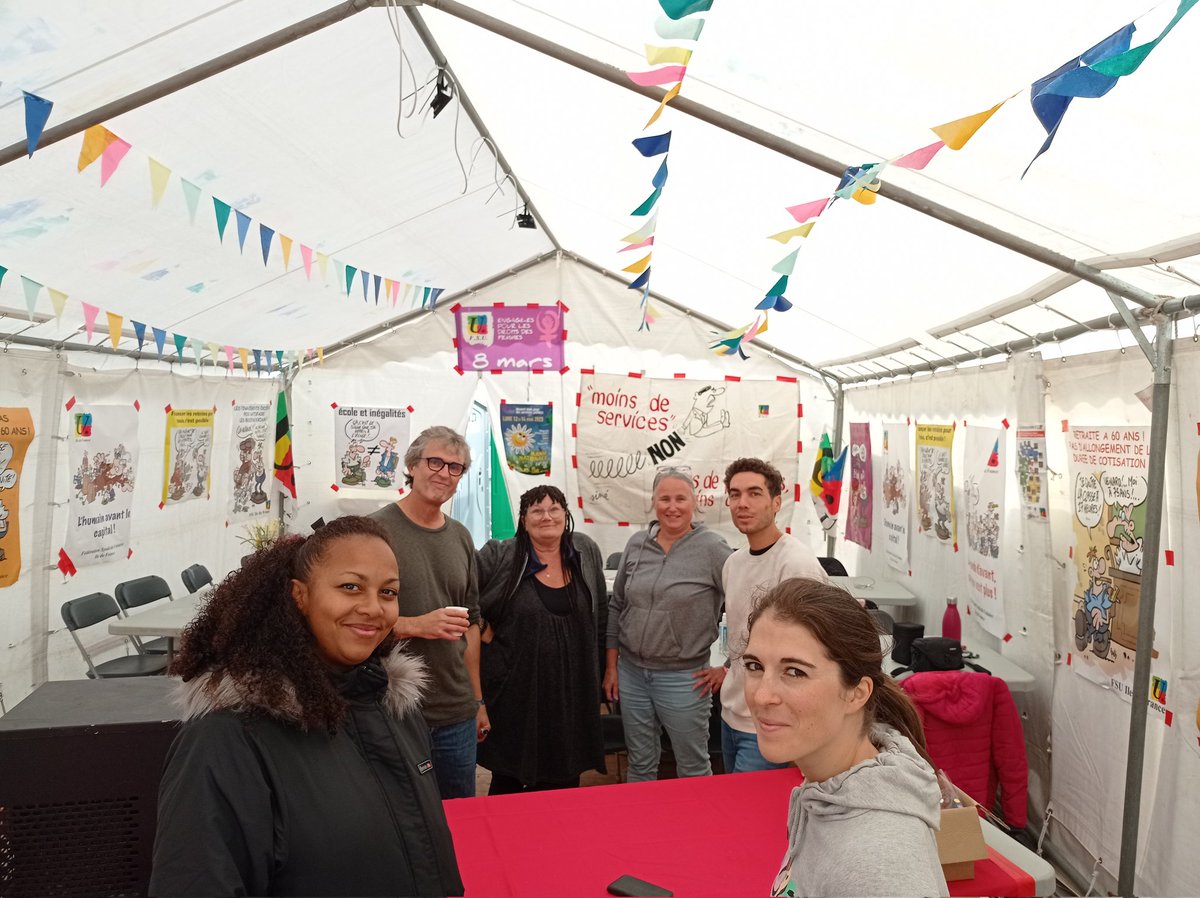 FSU_91's tweet photo. 👍✊la #FSU présente à la fête de l'Humanité. Rendez-vous sur le stand à 15h pour un débat sur l'éducation avec @guislainedavid @SVenetitay @GerardinSigrid 🎙️
#fetedelhuma https://t.co/DN9VlGRdoG