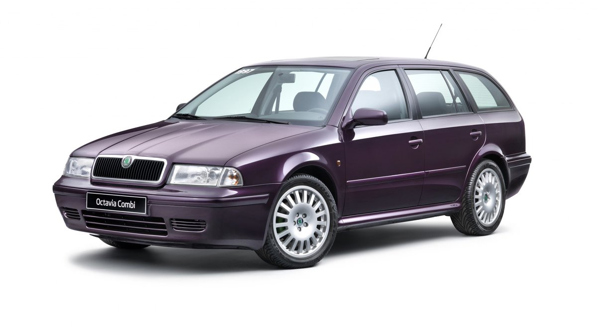 skodade's tweet photo. Jubiläum: Vor 25 Jahren, am 10. September 1997, präsentierte ŠKODA AUTO auf der #IAA in Frankfurt am Main die Designstudie des #OCTAVIACOMBI.🏆 https://t.co/F4MZFiyw96