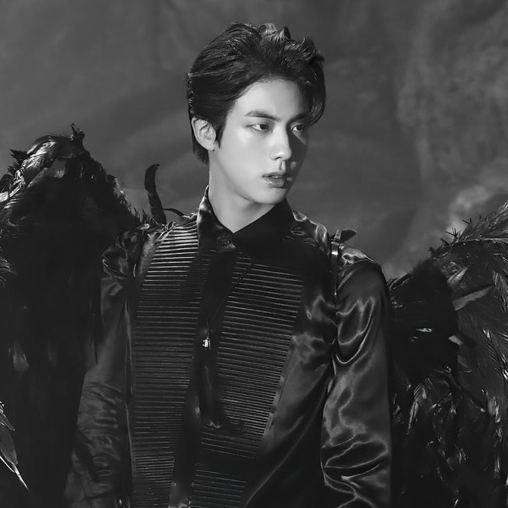 seokjinvip's tweet photo. this kim seokjin deserves to be in a museum https://t.co/4l7aarkrfO