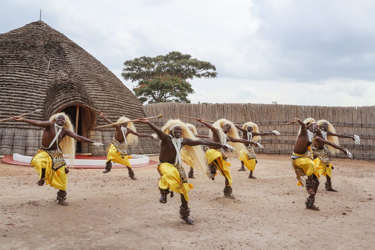 Green_SafarisRw's tweet photo. Our culture gives us an identity and helps build our character. The cultural values shared across our community or social group, give us a sense of belonging.
#RwandanCulture #heritage #intoredance @IntekoyUmuco https://t.co/vPPh7RlrPO