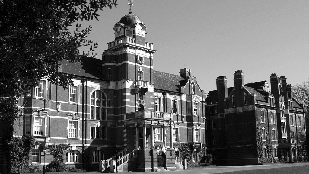 Yesterday, we all learnt of the death of Her Majesty Queen Elizabeth II. Greenwich Students’ Union offers our condolences to the Royal Family, and to all grieving this loss.

Visit bit.ly/3TXZPpb for info
on GSU activities &amp; services during the National Mourning period.