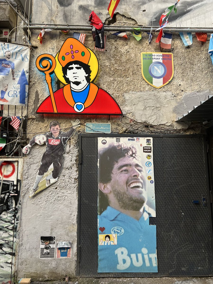 Scipionista's tweet photo. En pèlerinage à Naples. https://t.co/f8Dyj2cLx1