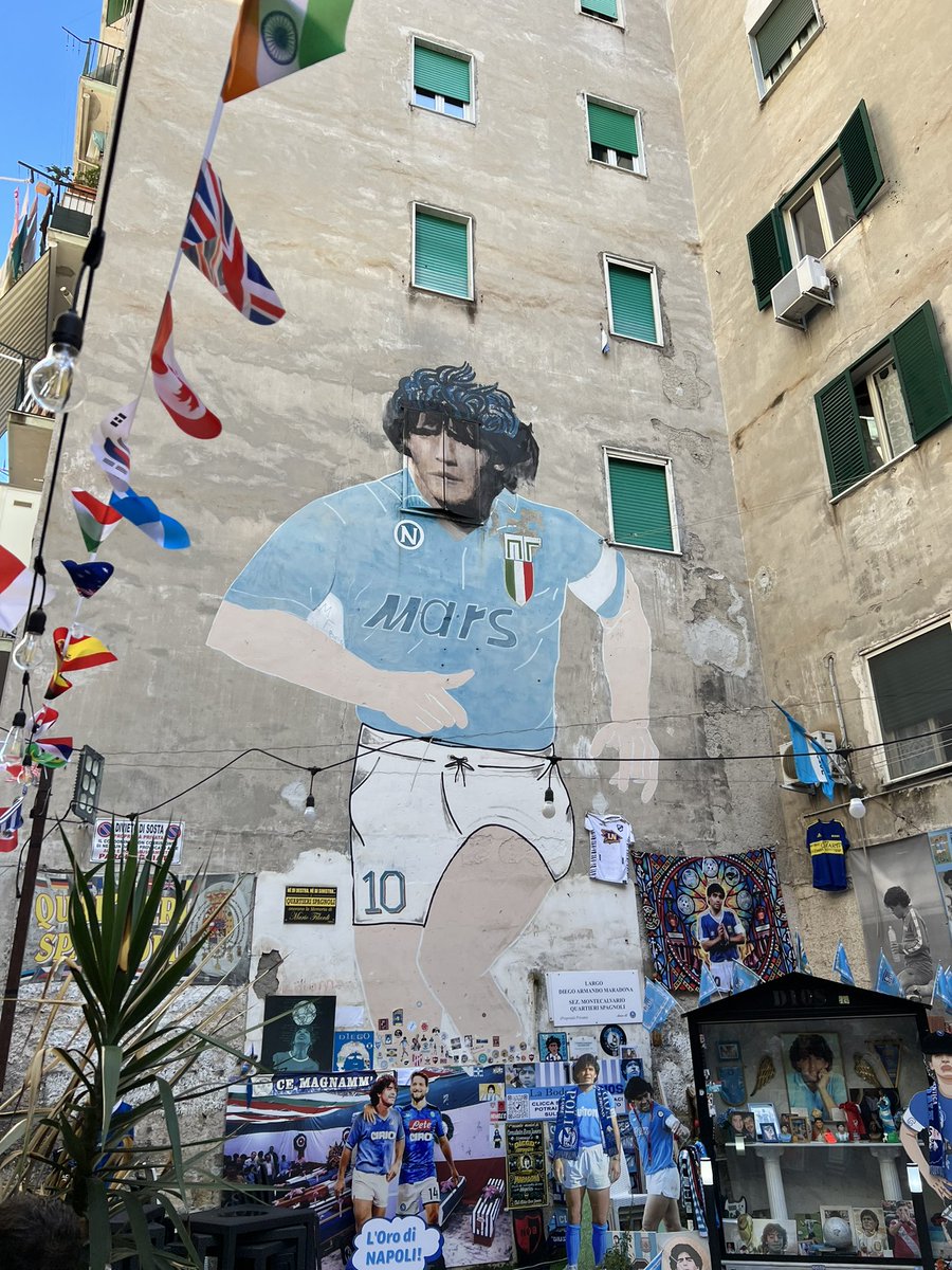 Scipionista's tweet photo. En pèlerinage à Naples. https://t.co/f8Dyj2cLx1