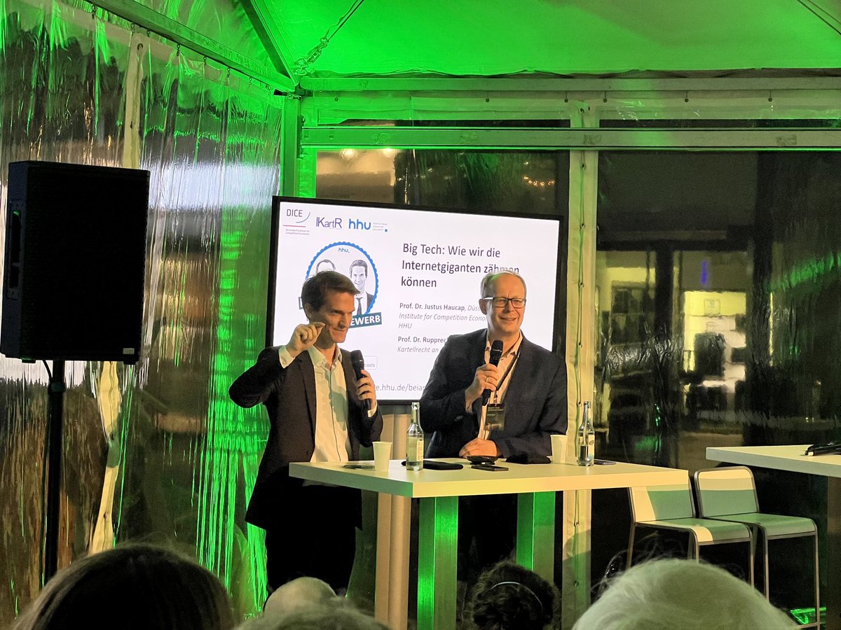 Big Tech & Competition: @haucap and me had fun recording our 🎙podcast live at @HHU_de Night of Science. Great atmosphere of this science festival in the city centre of Düsseldorf! Watch our talk on Youtube (a gatekeeper…) #BeiAnrufWettbewerb 

youtu.be/ssFV47zocq8