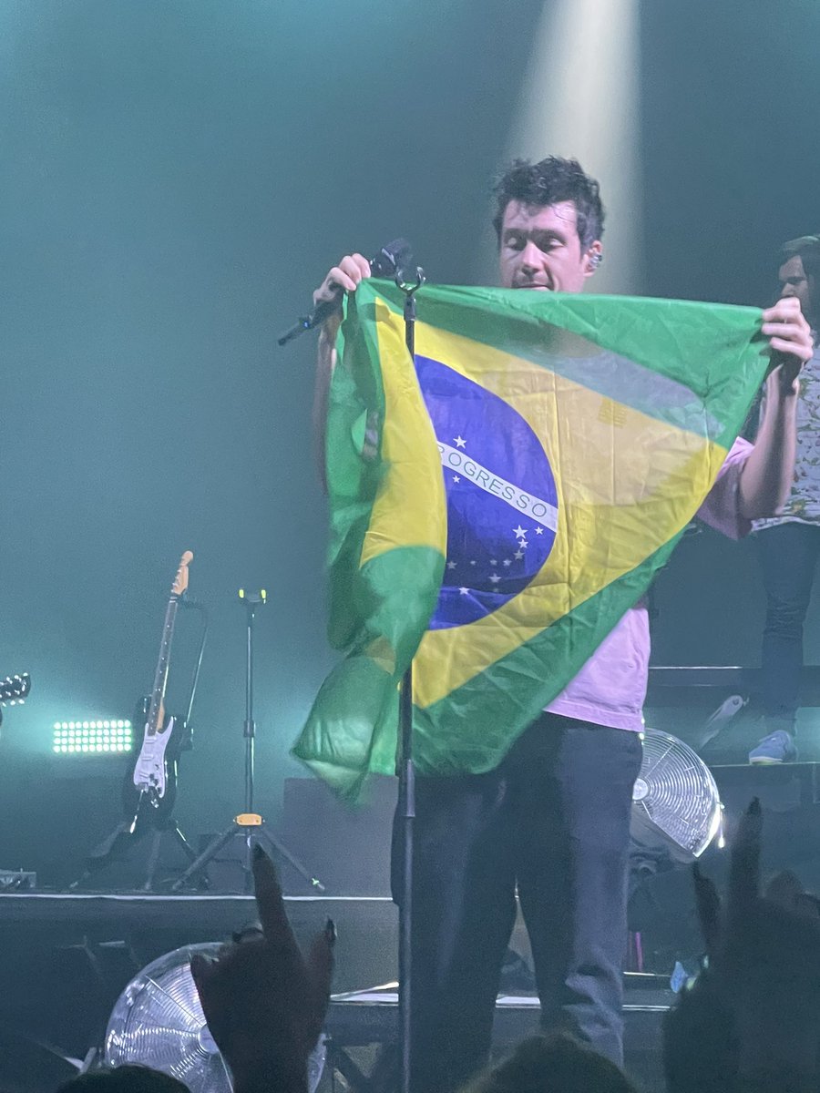 Sabrisna's tweet photo. STOP THE WORLD I WANT TO GET OFF
LUCID DREAMS I CANT GET ENOUGH!!! 🥹🥹🥹😭😭😭🤩🤩🤩 @bastille @bastilledan @Woodythedrum @Kyle_JSimmons @willyfarquarson https://t.co/o2WWRYXGQr