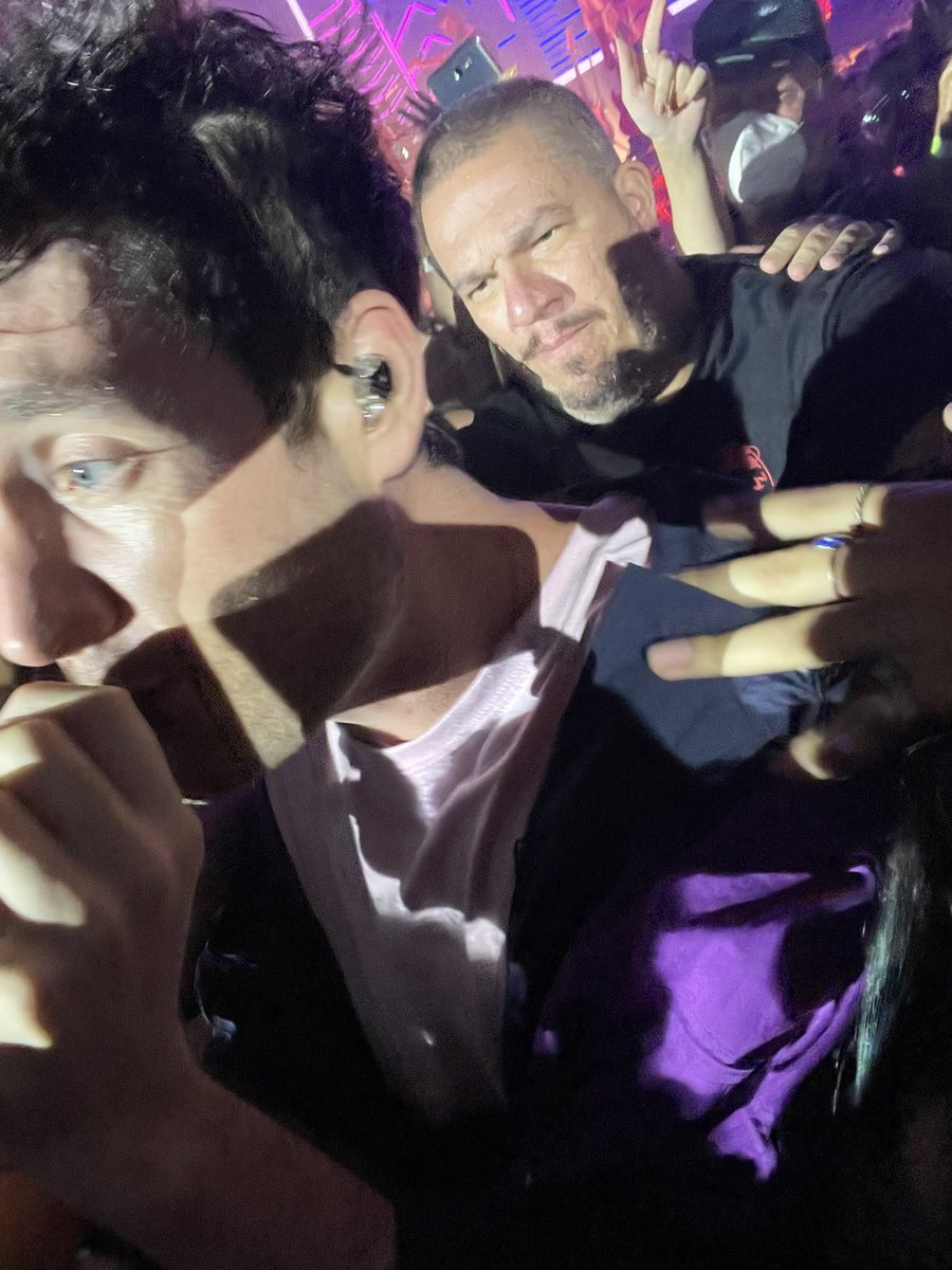 Sabrisna's tweet photo. STOP THE WORLD I WANT TO GET OFF
LUCID DREAMS I CANT GET ENOUGH!!! 🥹🥹🥹😭😭😭🤩🤩🤩 @bastille @bastilledan @Woodythedrum @Kyle_JSimmons @willyfarquarson https://t.co/o2WWRYXGQr