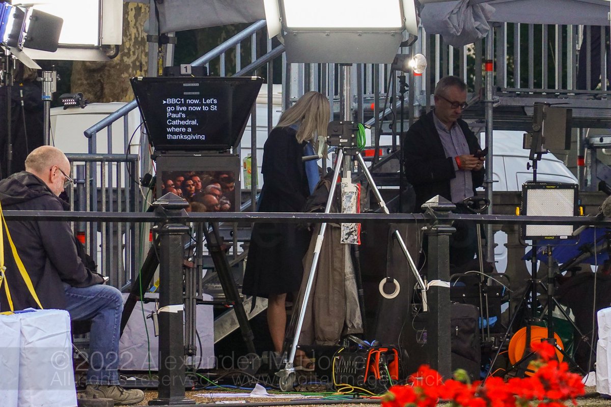 alexmhowe's tweet photo. And from one of these little little booths…… BBC1 is bringing us the important events at Buckingham Palace #QueenElizabeth https://t.co/wzh5SczlPp