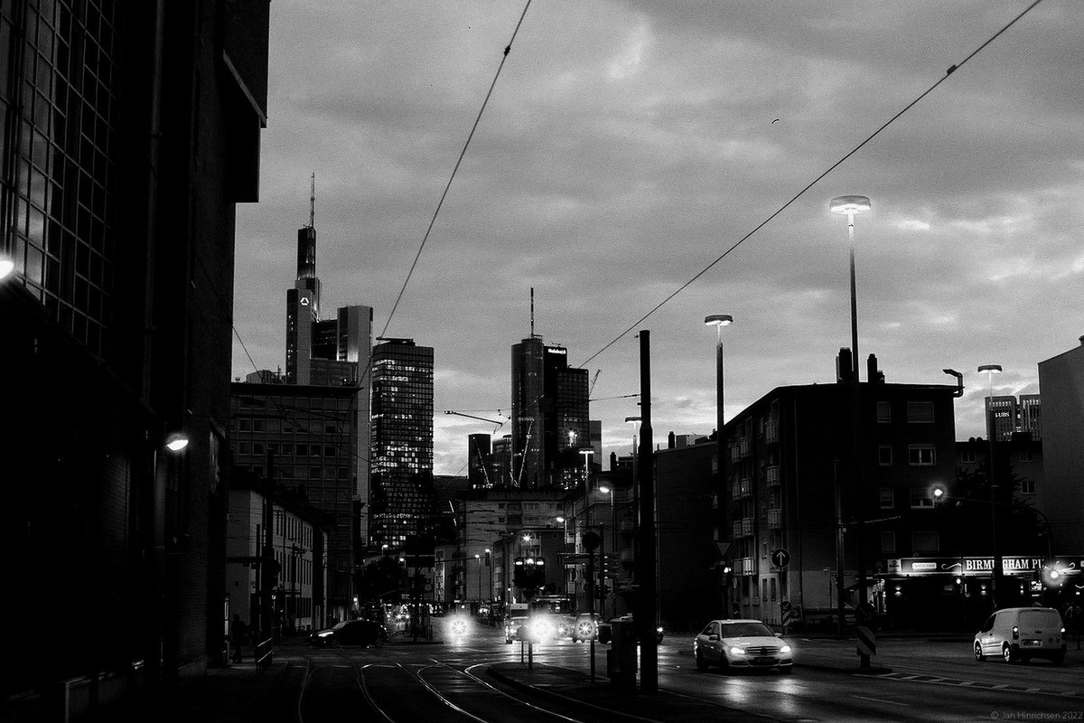 jhinrichsen82's tweet photo. #monochrome #blackandwhitephotography #photography #analogue #35mm #streetphotography #frankfurt https://t.co/V2I5nZS3zq