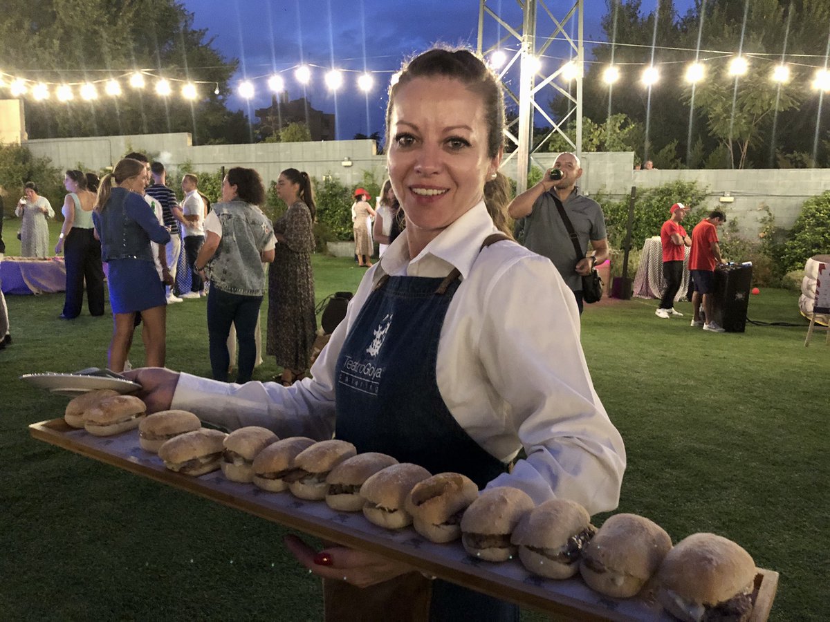Saboreandolavid's tweet photo. Fabuloso comienzo de temporada de @TeatroGoya con su #rodeoparty. Un auténtico placer disfrutar de buena compañía y los platos de su catering dirigido por el chef @juanpozuelo https://t.co/ICnPgH7LV4