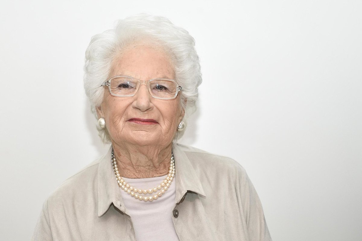 Buon compleanno senatrice Segre, esempio per tutte e tutti noi. Grazie per ricordarci l'importanza della Memoria e dell'impegno civile a difesa della nostra democrazia. 
#LilianaSegre