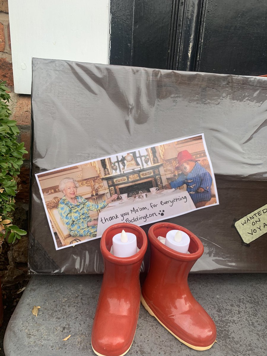 shutt_anna's tweet photo. The making of him has brought some light relief in the past few weeks and seem more fitting that I could have known choosing him 6weeks ago. #thorntonscarecrowfestival @paddingtonbear https://t.co/D7lfZO5mmz