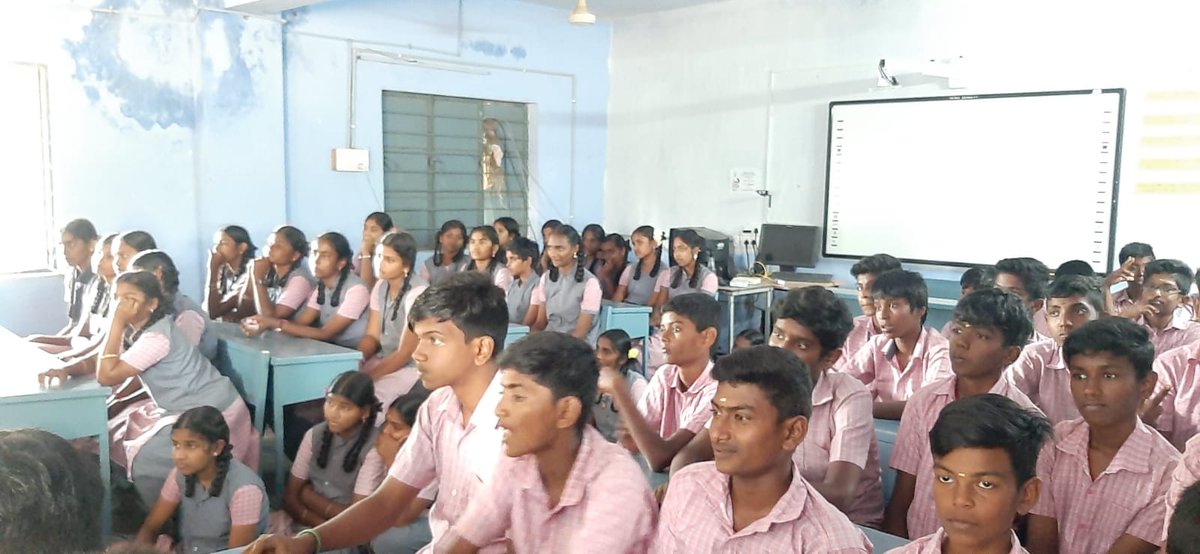 sfsoffl's tweet photo. Members from STUDENTS FOR STUDENTS ORGANIZATION Visited Government Schools in Udumalpet along with BIT-RRC and Ulla's trust and gave a glimpse to students' aspirations.
#letsgivehands #studentsforstudents #studentteam https://t.co/3gCMZxzcjp
