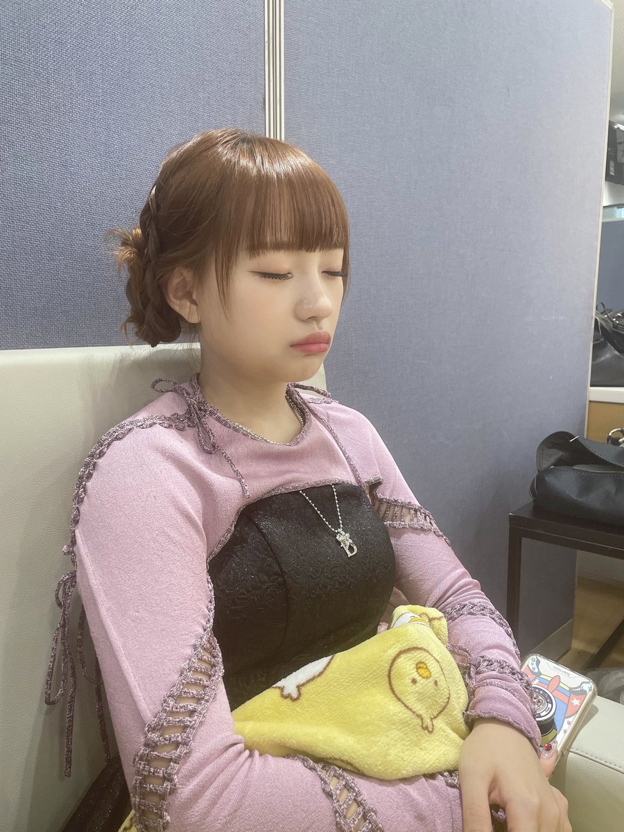 ropunwv's tweet photo. [100922] #Dahyun :

추석 기념 만두언니 사진 공개😝
모두 즐거운 추석 보내요~💜
(왜 계속 삐죽이 입술이지?ㅋㅋㅋ🐤)

#로켓펀치 #RocketPunch #RocketPunch_FLASH #플래시 #켓치 #Ketchy #다현 https://t.co/vGdwuBtieB