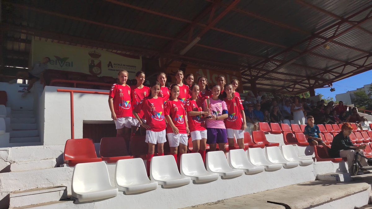 rsda_oficial's tweet photo. TROFEO DULCINEA🏆

El @fuenlatlantis se proclama campeón tras su gran partido ante nuestro Infantil

#TuEquipo #TuCiudad https://t.co/By1fgxhd4j