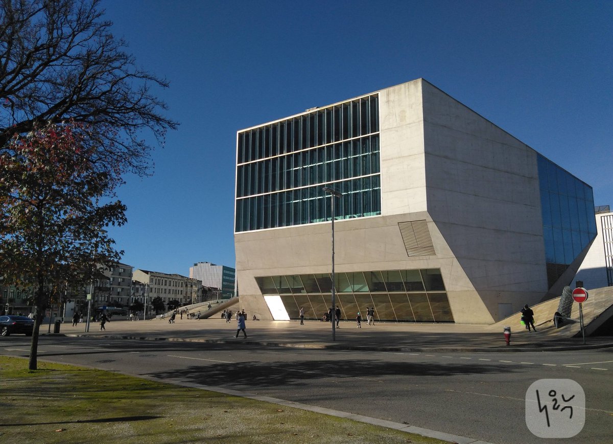 silvanacscorrea's tweet photo. Tanto a parte interna como a parte externa são um espetáculo neste espaço de arte, cultura e música. Neste post trago apenas a linda arquitetura da área externa. Já tornou-se um espaço de diversão em todos os sentidos, não só de música. #OlhaPaisagem da

https://t.co/T7W0ZBYBnm https://t.co/kujO6kmGQQ