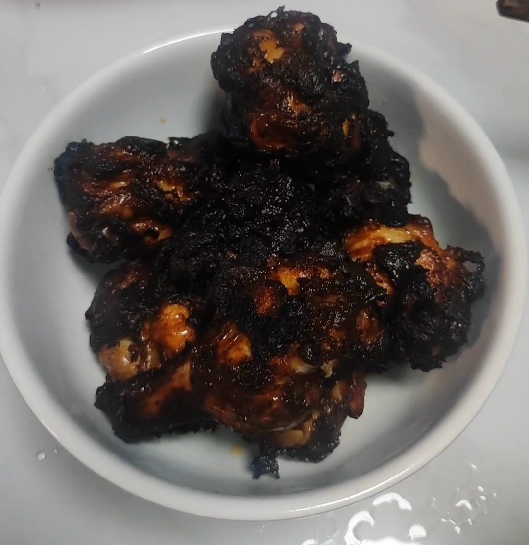 SzSz_zS's tweet photo. จีบมั้ย? ทอดไก่เป็น 🤣🤣🤣 https://t.co/qZ8JvmM2Ks