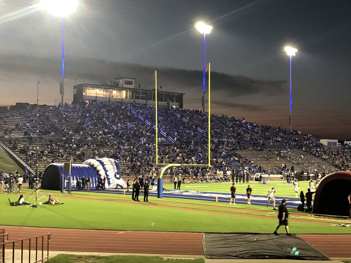 SAISD_Athletics's tweet photo. What a great crowd tonight supporting the Chiefs! @LV_CHIEFS_FB https://t.co/pFuQoxjDVR