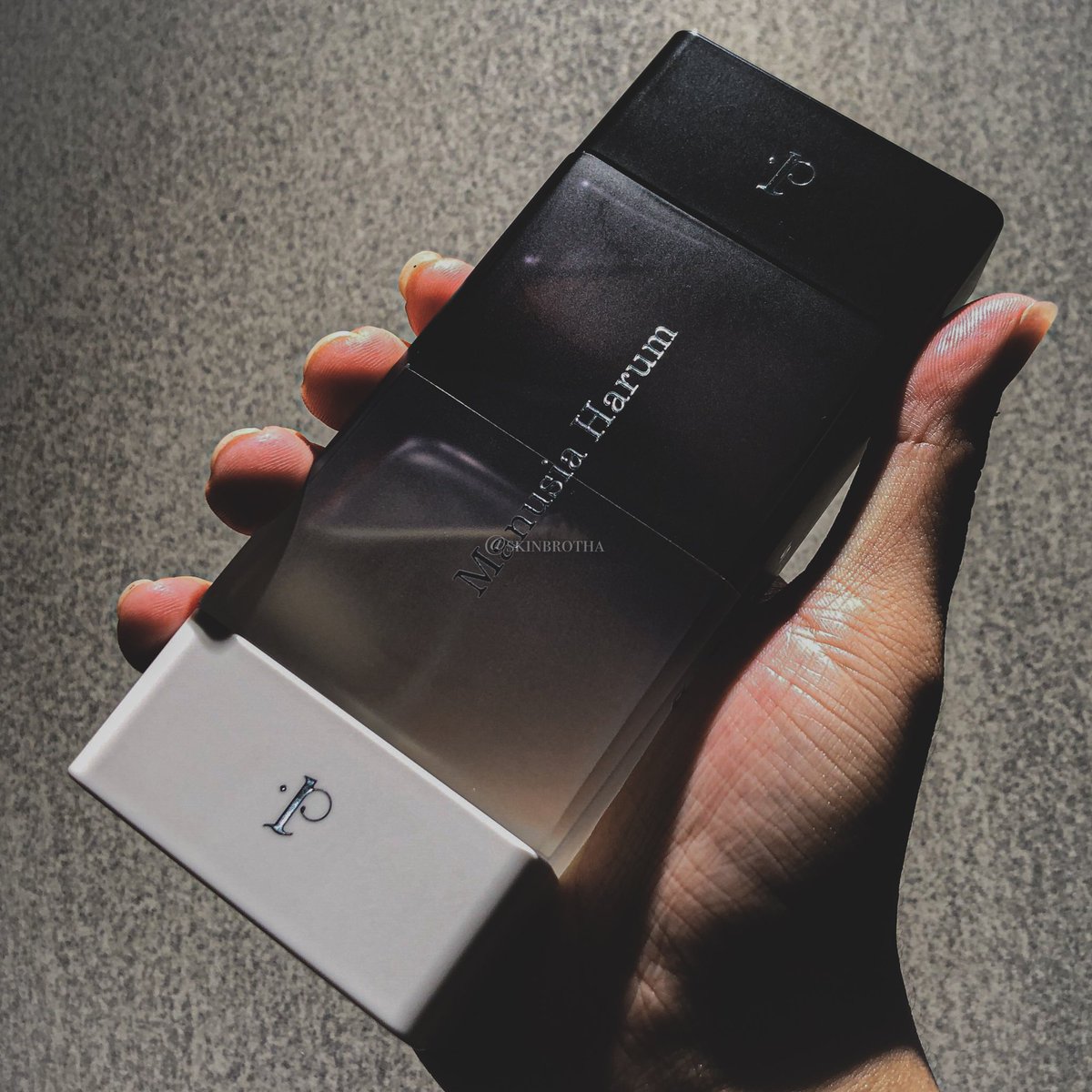 skinbrotha's tweet photo. Two opposite scents in one medium, different characters &amp; uniqueness, but complement each other when it layered &amp; blended together.

Let me introduce you to this Impossible Scent, Ambar Janma. First in the world, something that I've never had before! 🌑 https://t.co/6Tgnl3IVKQ