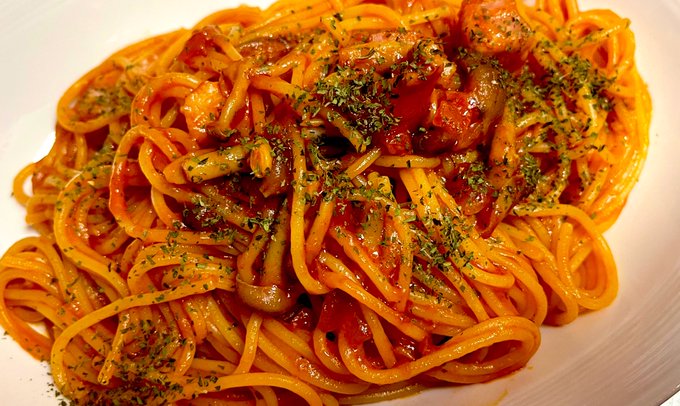 夏コミあとに秋葉のパンチョさん行けなかったのでお昼はベーコンとキノコのナポリタン作りました 