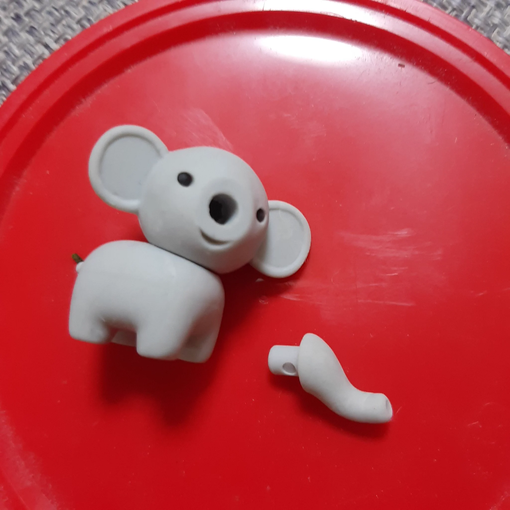 コアラかと思いきや！？ミニフィギュアのまさかの正体とは！？