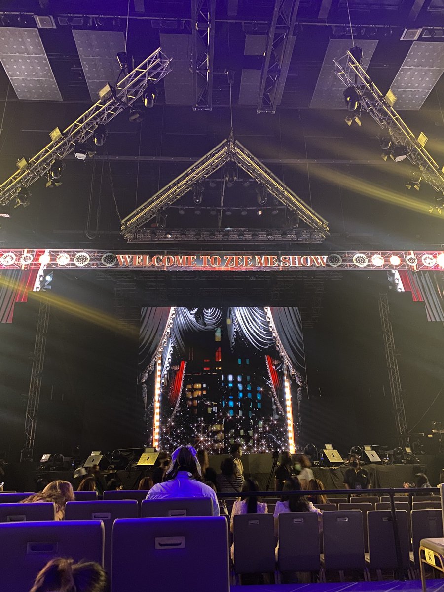 BesideNuNew's tweet photo. Ready!!! 💙💙💙

#ZeeMeShowConCert https://t.co/nqeNUhe2nL
