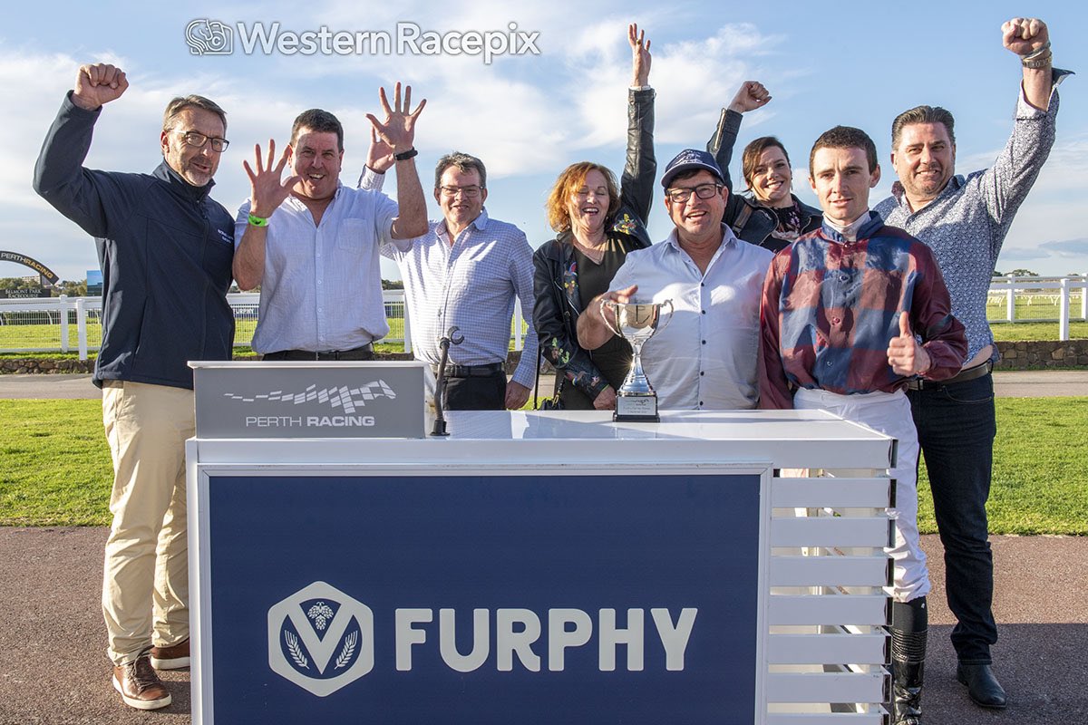 Western Racepix tweet media