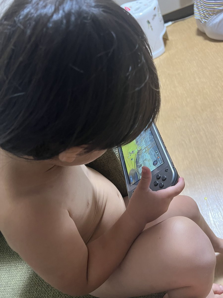 oryyyyyyyyo's tweet photo. スプラやる3歳児 https://t.co/9pVZQNtQGs