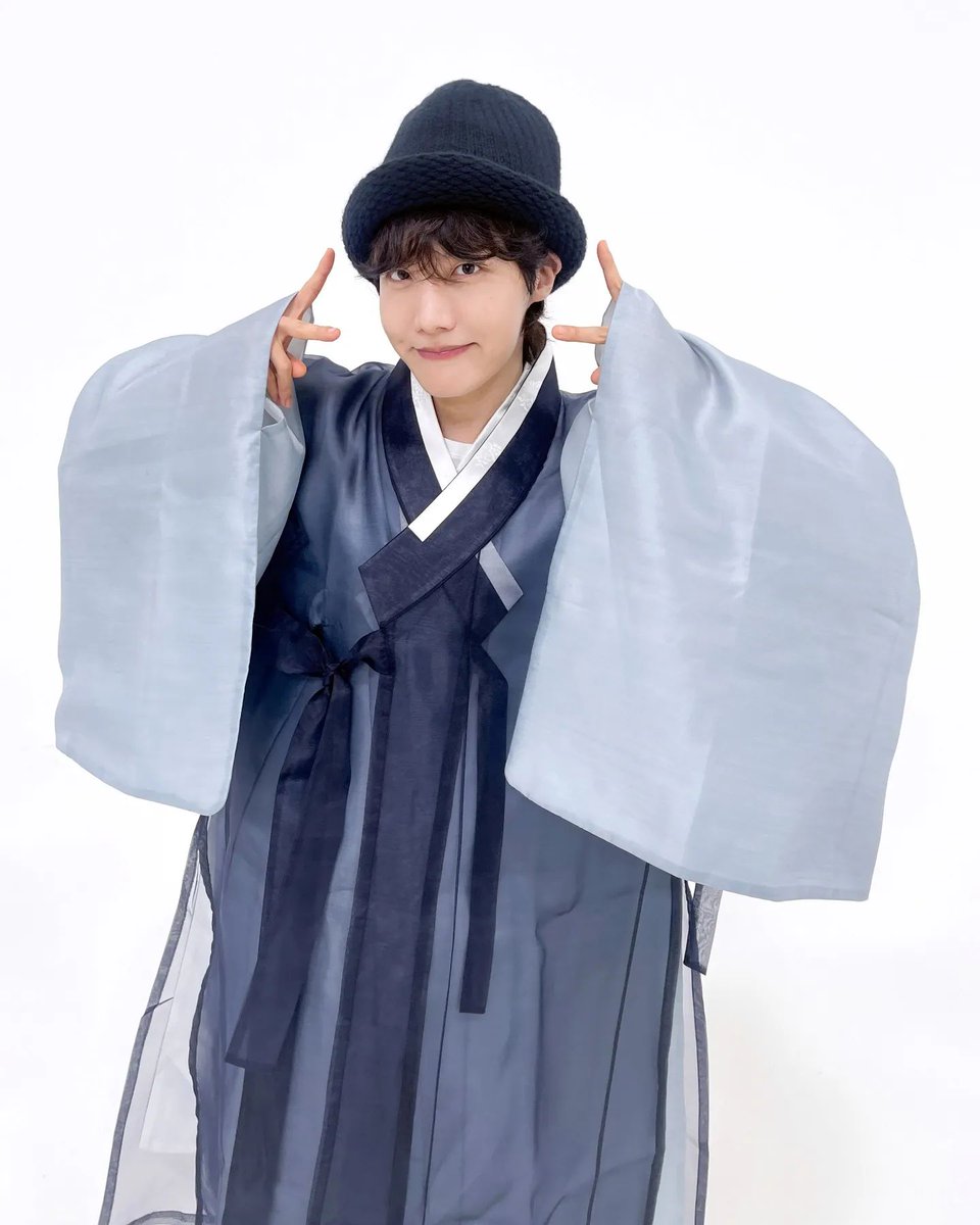 S2x2l8's tweet photo. 님 돌잡이 하다 온거 아니묘? https://t.co/YbdJbO6RTG