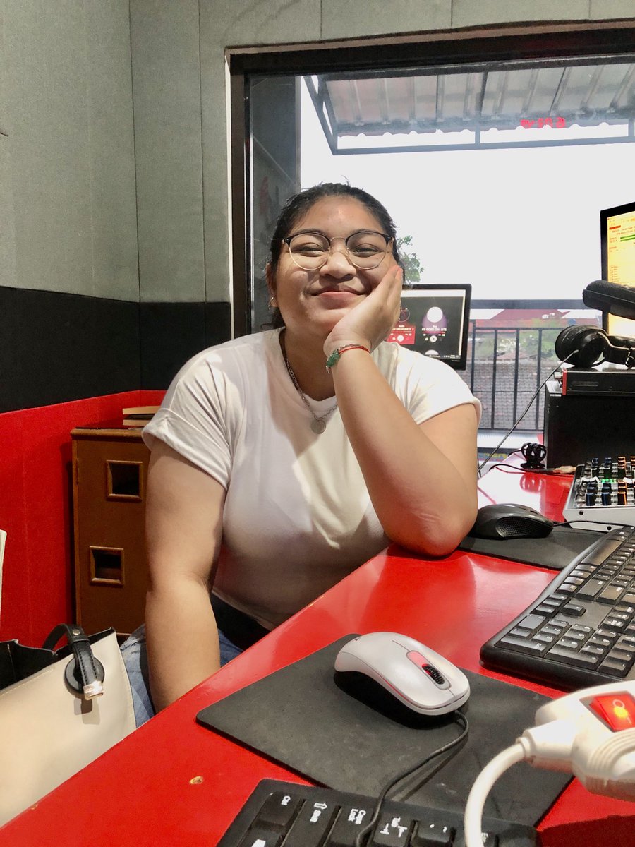 iswarajogja's tweet photo. Sabtu malamnya ada rencana kemana nih i-Listeners? Hujan rebahan dirumah aja π ditemani Saras Adelia dengerin #SoreSoreWeekend sampai jam 8 malem. https://t.co/v6eCn5zaDN