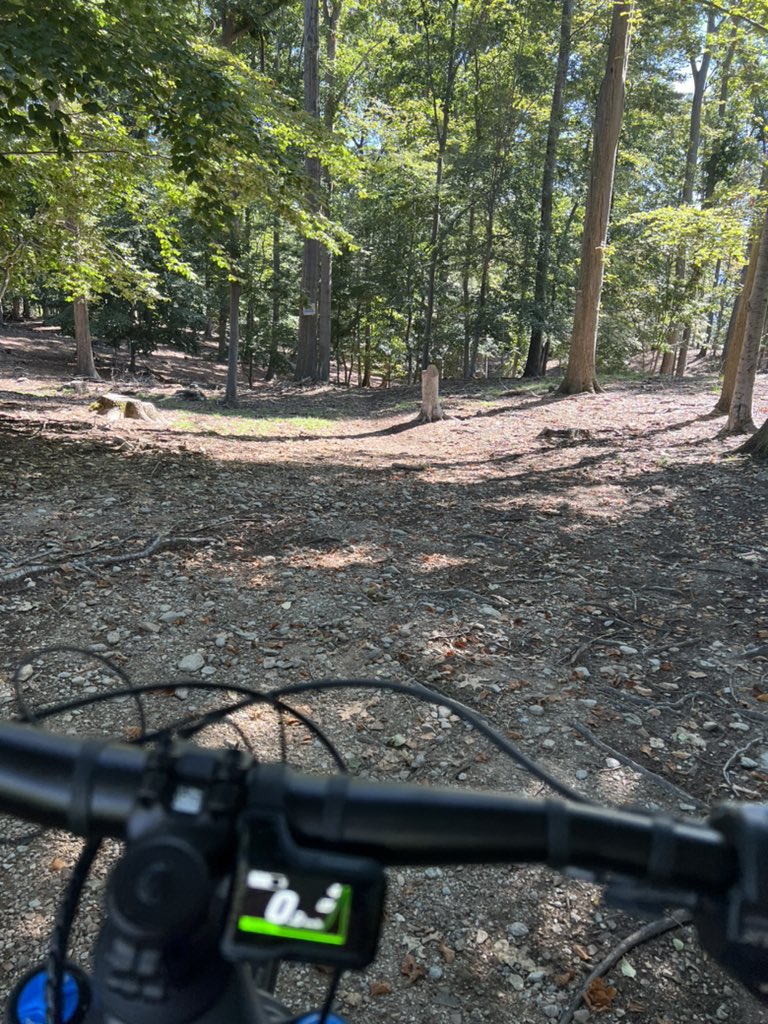 senisregna's tweet photo. Pronti per la discesa #emtb #husquarnaHC9 #arosio  🇨🇭 https://t.co/znd3nJtHjn