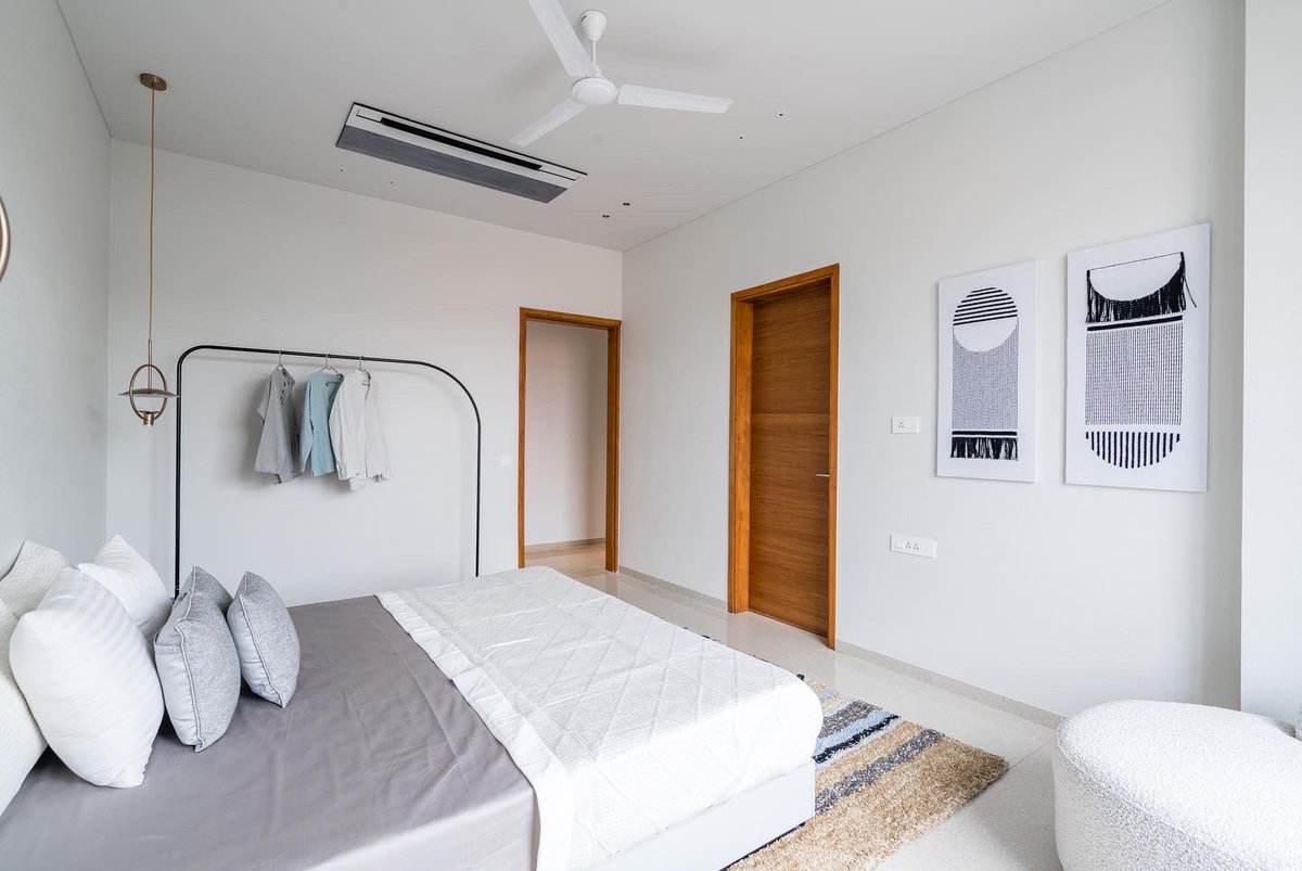 inclinedstudio's tweet photo. Project Name - Sample House
Design By - @studio2p2 

#bedroom #interiordesign #interior #furniture #bedroomdecor #bedroomideas #bedroomdesign #livingroom #design #entrydesign #aapl #inclinedstudio #kitchendesign #livingroomdecor #hometheater

Interior designer 
Interior design https://t.co/bVvZlZnosI