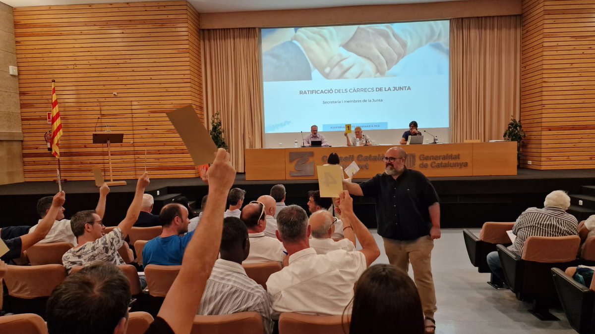 Atletisme_FCA's tweet photo. 👏🏽En marxa la Diada de l'Atletisme català 2022!
Hem començat amb una Assemblea extraordinària, i ara:
🔴 Atenció podeu seguir per streaming el Fòrum de Clubs (11:30 h) i la Festa de l'Atletisme d'aquesta nit 👇🏽
https://t.co/gXRLbm8Efm

#DiadaFCA22 https://t.co/40TtsRncDD