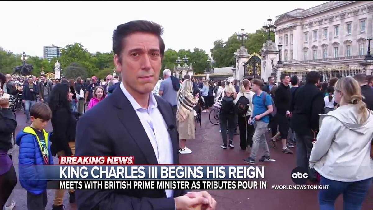 thomas02q's tweet photo. 🖤🖥🇺🇲 @DavidMuir aussi à Londres pour présenté le JT de ABC, largement consacré à la famille royale
@JamesAALongman aussi à Londres
#ABCWorldNewsTonight #QueenElizabeth #KingCharlesIII #ABC https://t.co/PcLtP7dVnd